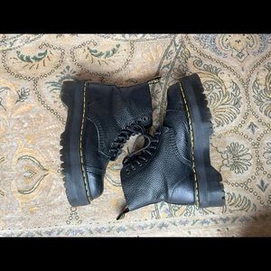Dr. Martens black soft leather platform Sinclair boots! Amazing boots so comfy